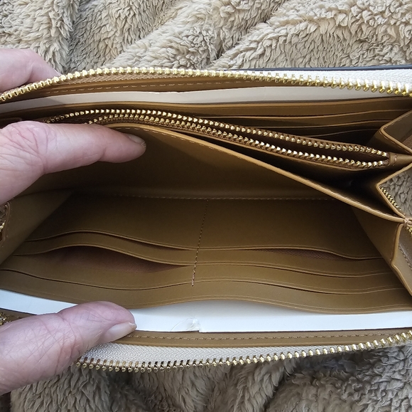 NWT COACH ZIP AROUND WALLET WRISTLET - Picture 5 of 6